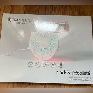 Omnilux neck and décolleté red light therapy mask